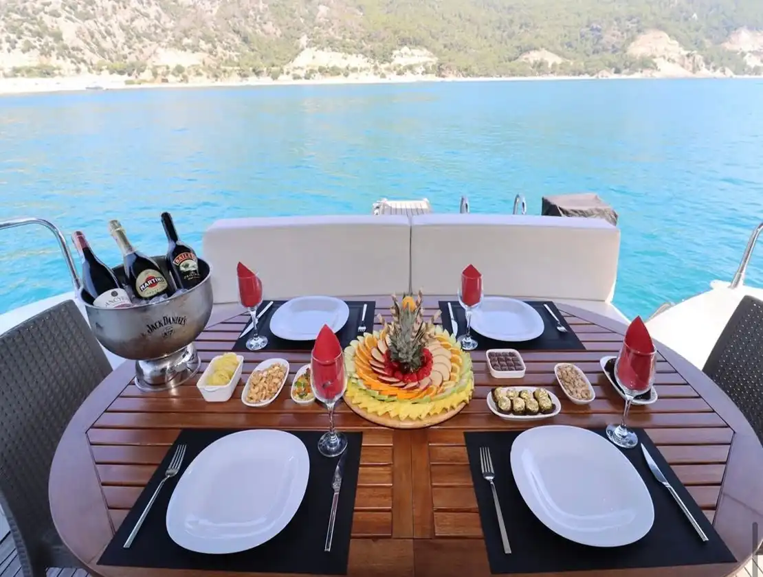 Antalya Yat Kiralama 16m Özel Yapım 55